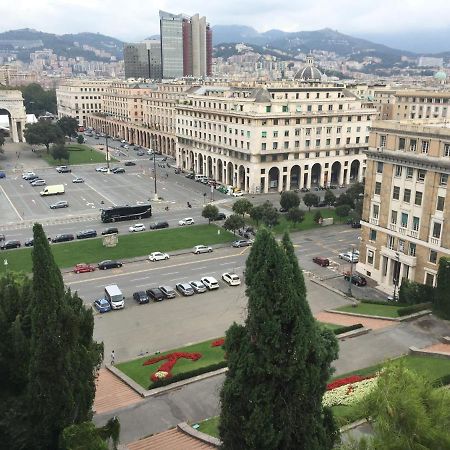 Appartamento In Centro Zona Fiera,Davanti Al Galliera Cenova Dış mekan fotoğraf