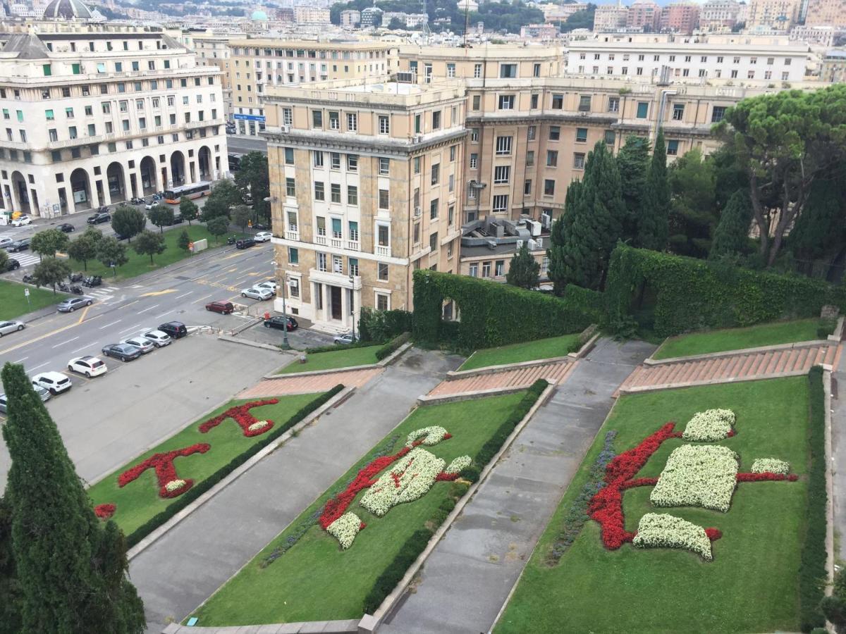 Appartamento In Centro Zona Fiera,Davanti Al Galliera Cenova Dış mekan fotoğraf